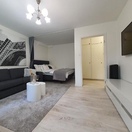 Close To The Metro And The Beach!!! With A View Of The Scandinavian Forest Stockholm Eksteriør bilde